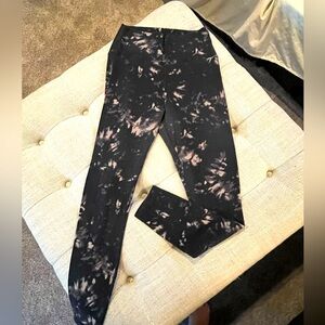 Simply Vera Wang workout leggings size medium